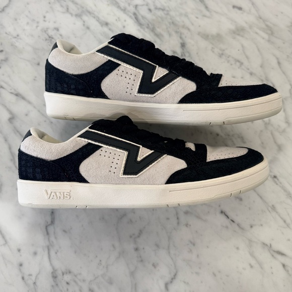 Vans Shoes - NWT Vans Black and Cream Sneakers Men’s 8.5 Women’s 10